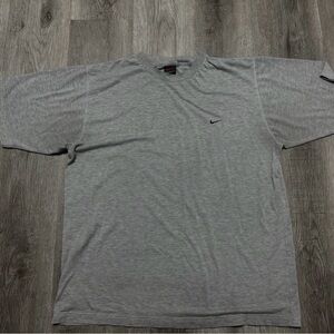 Vintage 2000's NIKE Embroidered Mini Swoosh Light Gray T-Shirt Size Large Greece